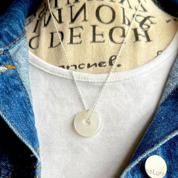 White jade 925 minimalist silver necklace - Picture 3 of 3